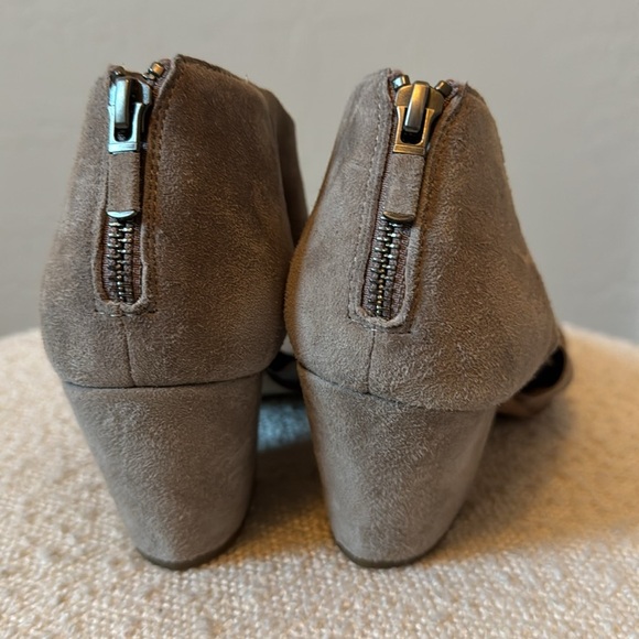 Eileen Fisher suede crisscross, sandal, heel size 10 - Picture 5 of 6